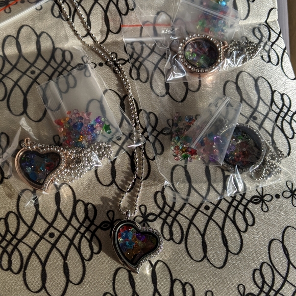 Floating Necklace / Origami - Picture 3 of 10